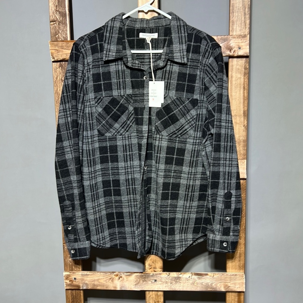 Beach lunch lounge lightweight  graphite black shacket.